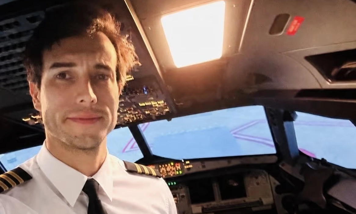 Student pilot lands plane after instructor jumps out