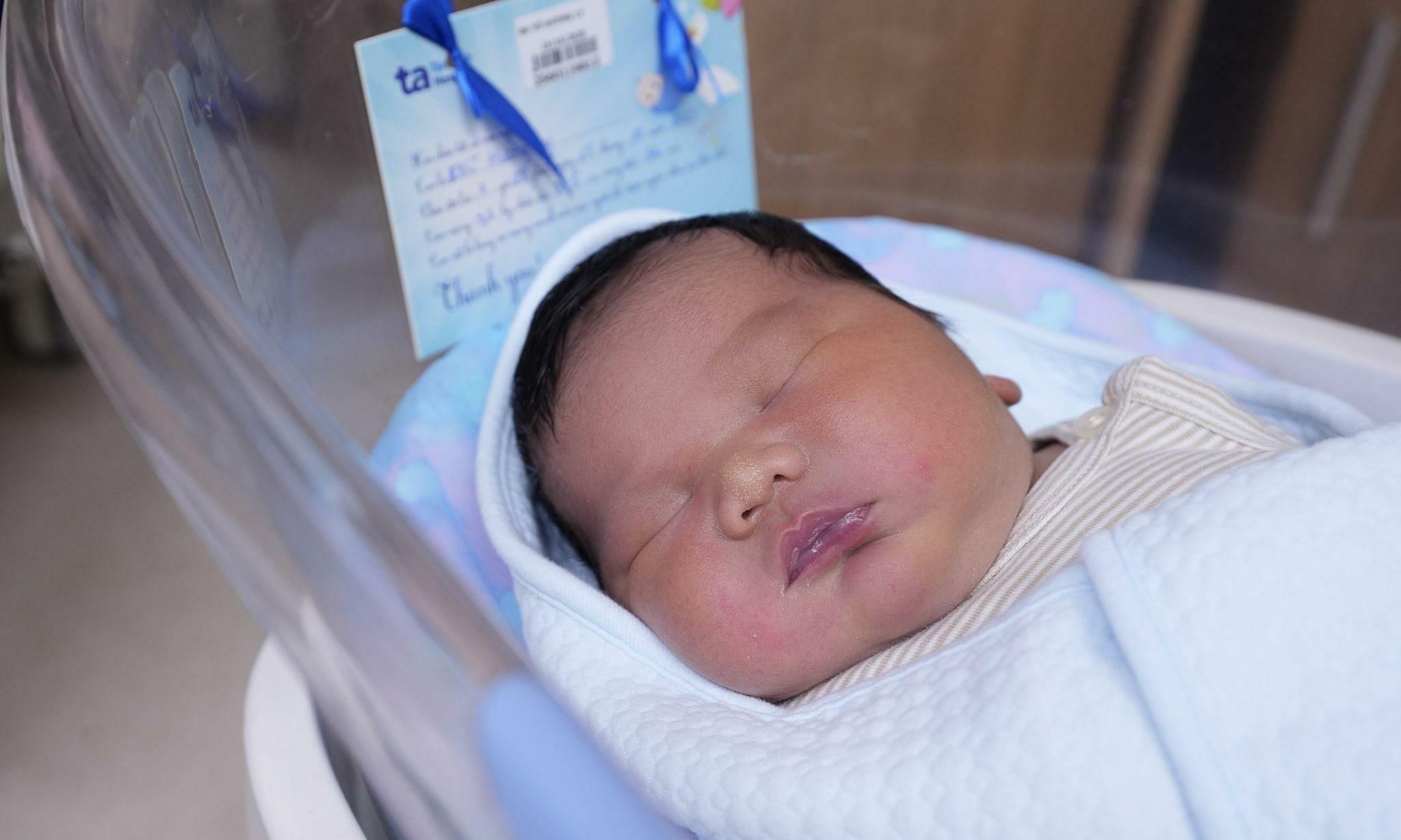 Baby boy born weighing 5,3 kg