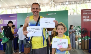 Father and daughter inspired by in-flight magazine to run Da Nang race