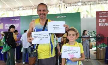 Father and daughter inspired by in-flight magazine to run Da Nang race