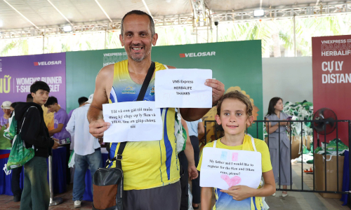 Father and daughter inspired by in-flight magazine to run Da Nang race