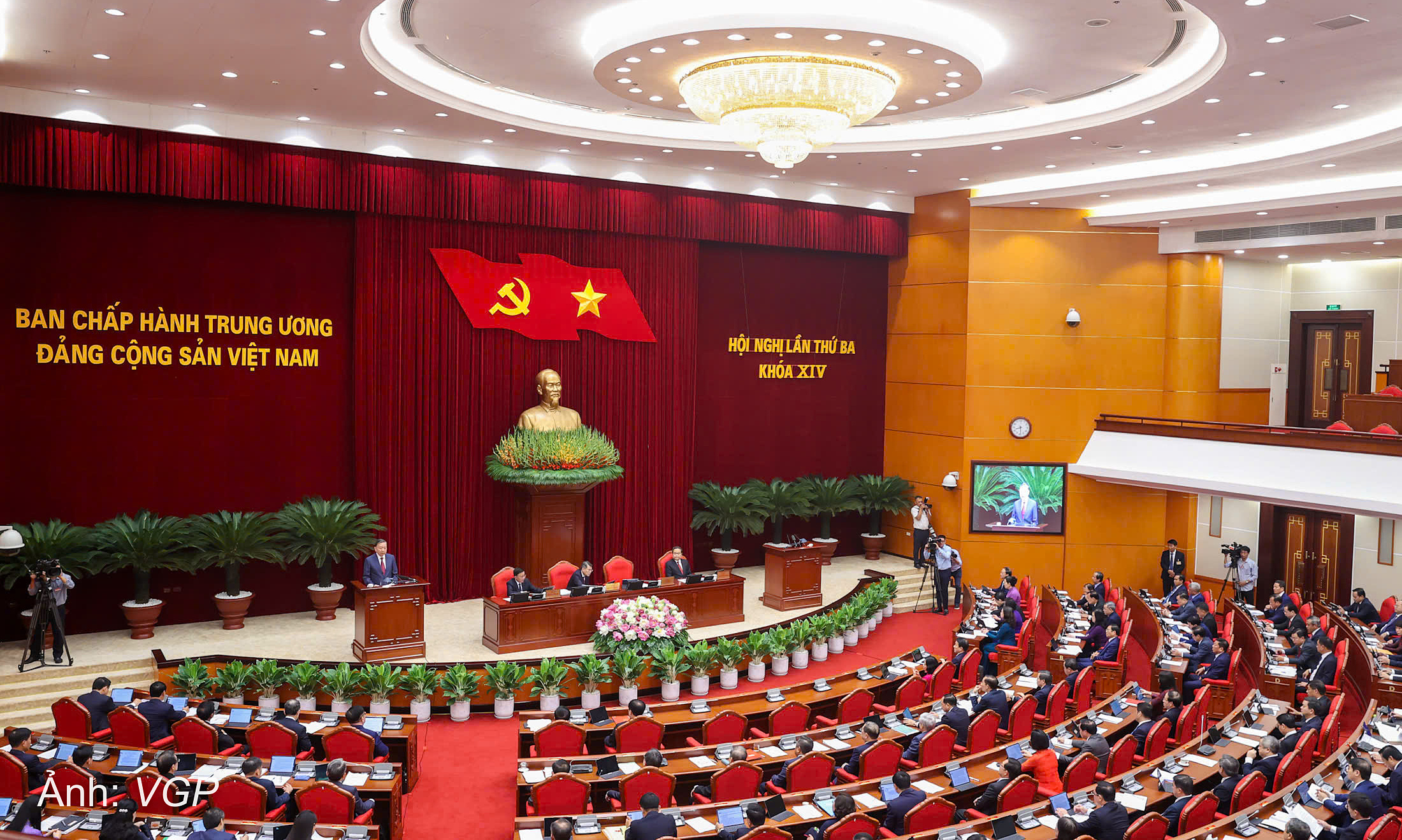 Central Committee discusses proposal to amend regulations on Party Charter implementation