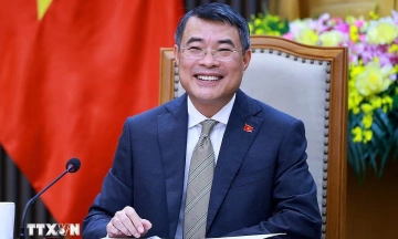 Prime Minister Le Minh Hung holds phone call with Canadian prime minister