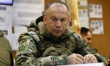 Ukraine's commander-in-chief addresses conflict with former defense minister