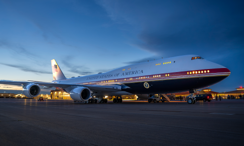 US suspends use of new air force one