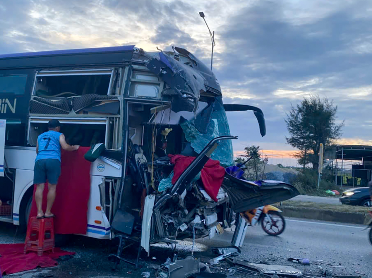 Sleeper bus collision injures three