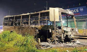Sleeper bus fire scene: 7 dead