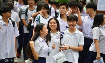 79 schools in TP HCM recruit nearly 3,500 additional 10th-grade students
