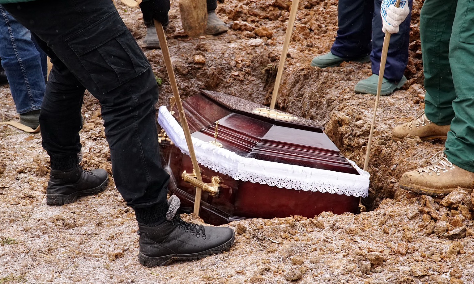 Driver fakes death, stages funeral to evade traffic violation penalties