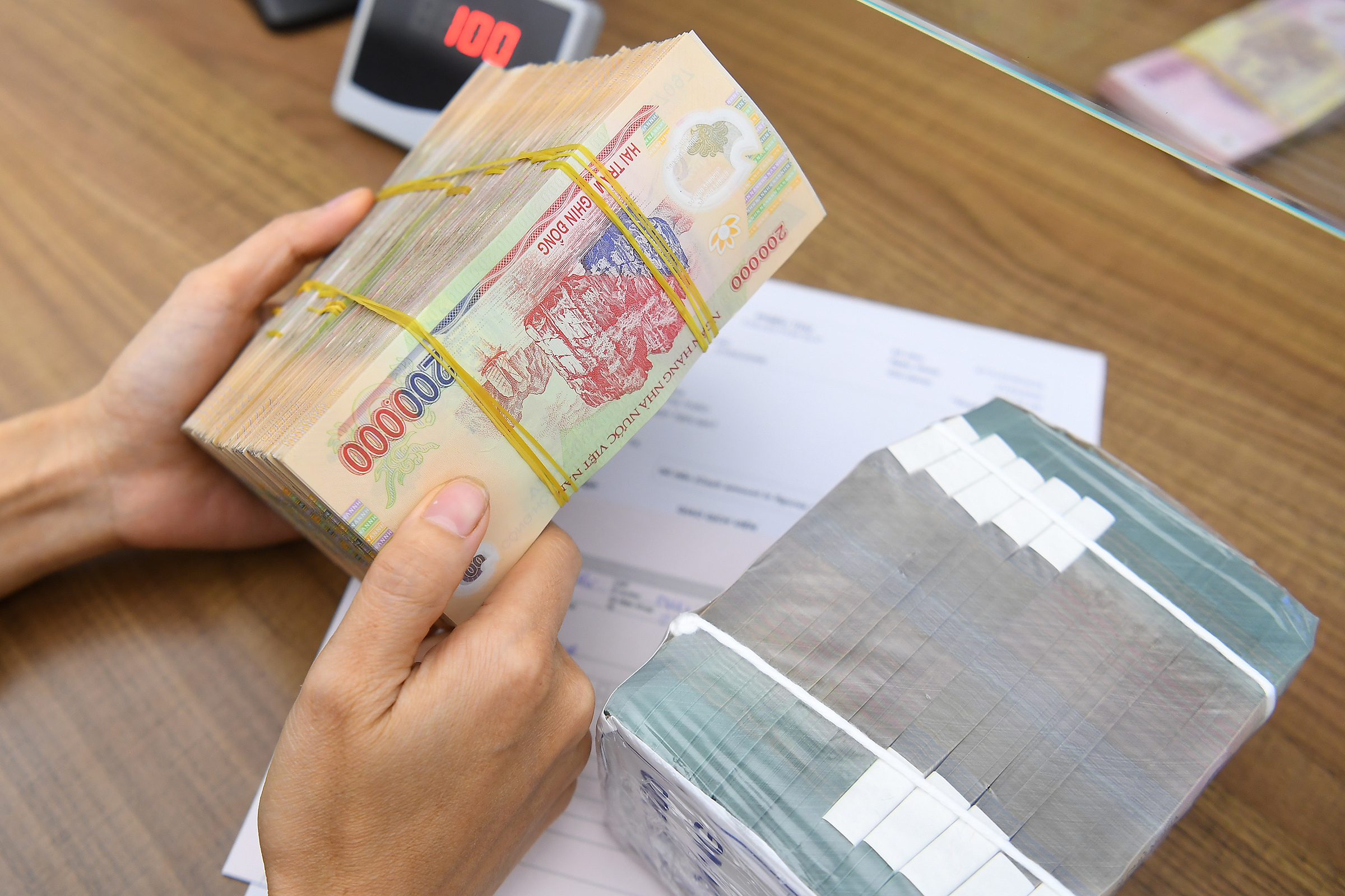 Average lending interest rate climbs to 10.5% per year