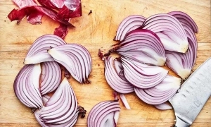 How to cut onions for different dishes