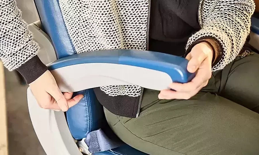 The secret button for extra space on airplane seats