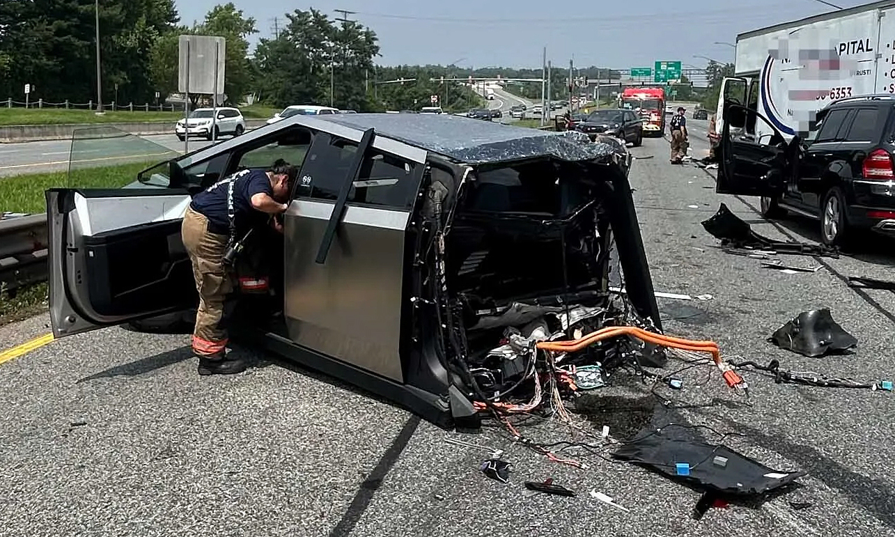 Electric Tesla pickup breaks in half in multi-vehicle accident