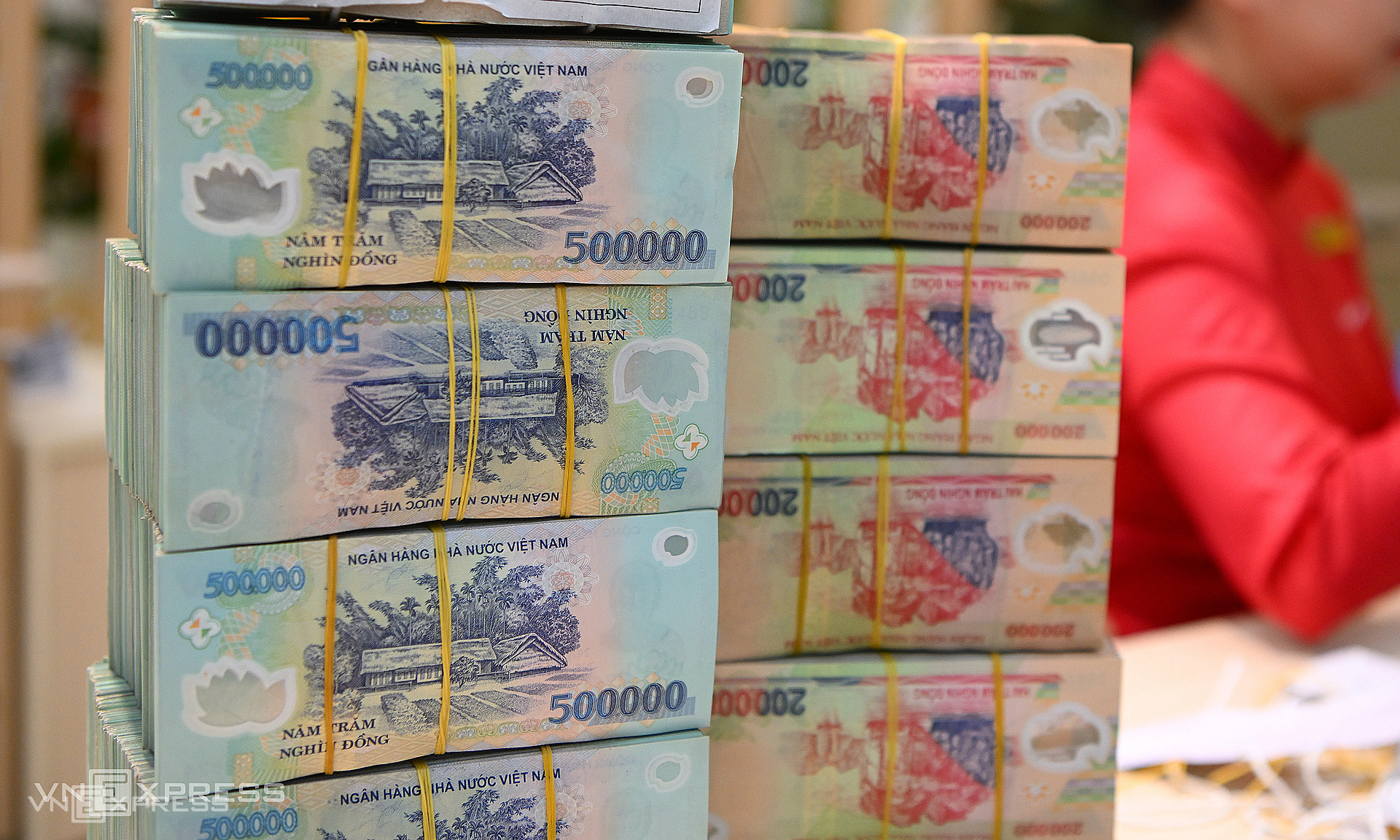 Prosecution in absentia of former bank branch director in 15-year-old fraud case