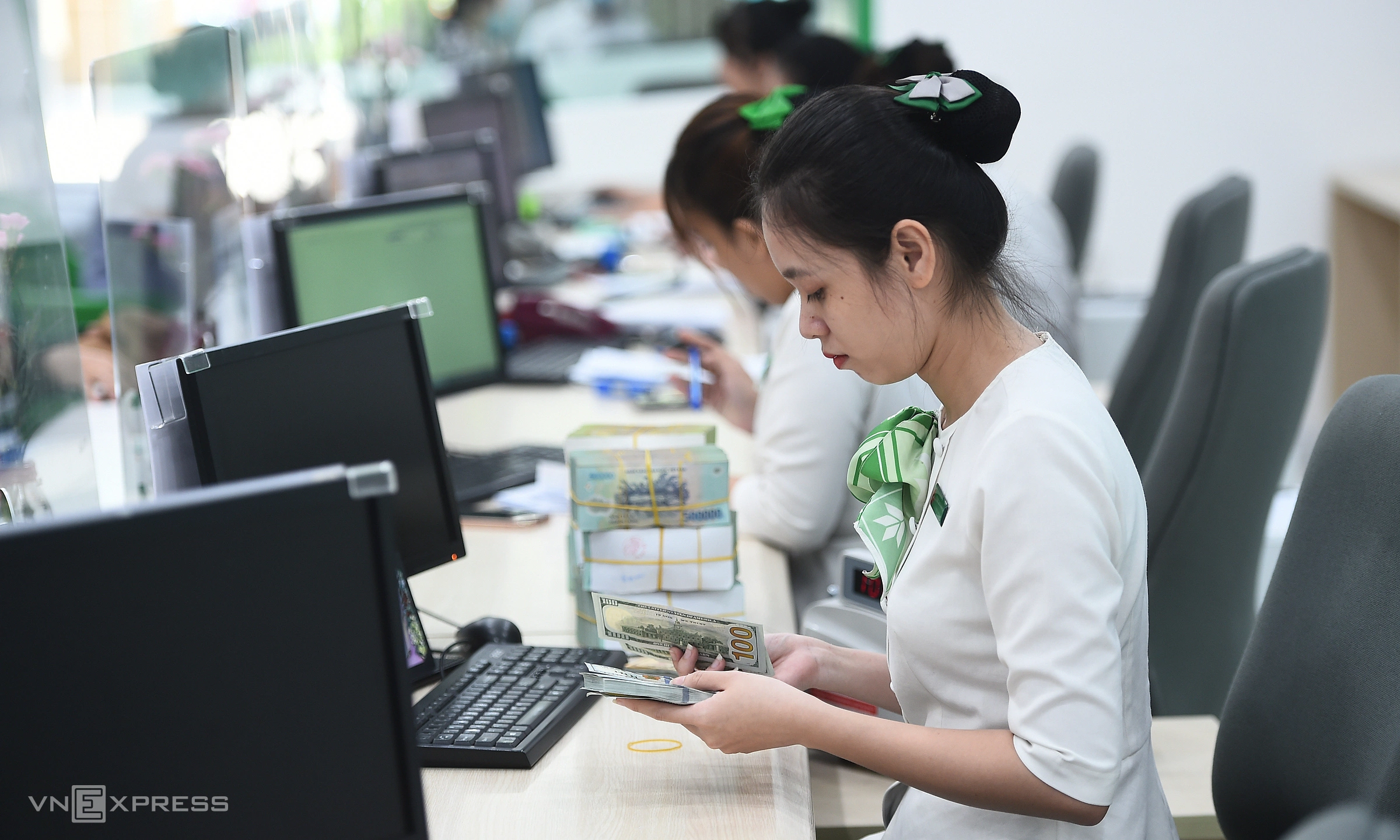 Remittances to Ho Chi Minh City sharply decline to 4 billion USD