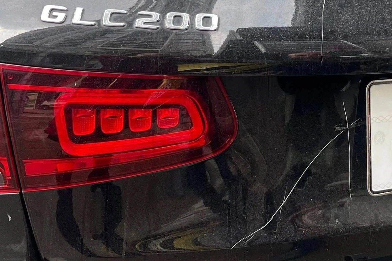 Mercedes-Benz owner claims 7 million VND compensation 'insufficient' for paint job