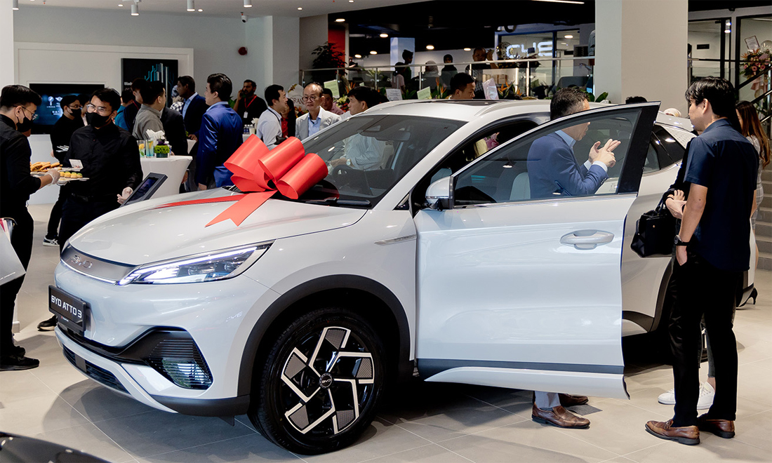 BYD aggressively recruits as electric vehicle exports surge