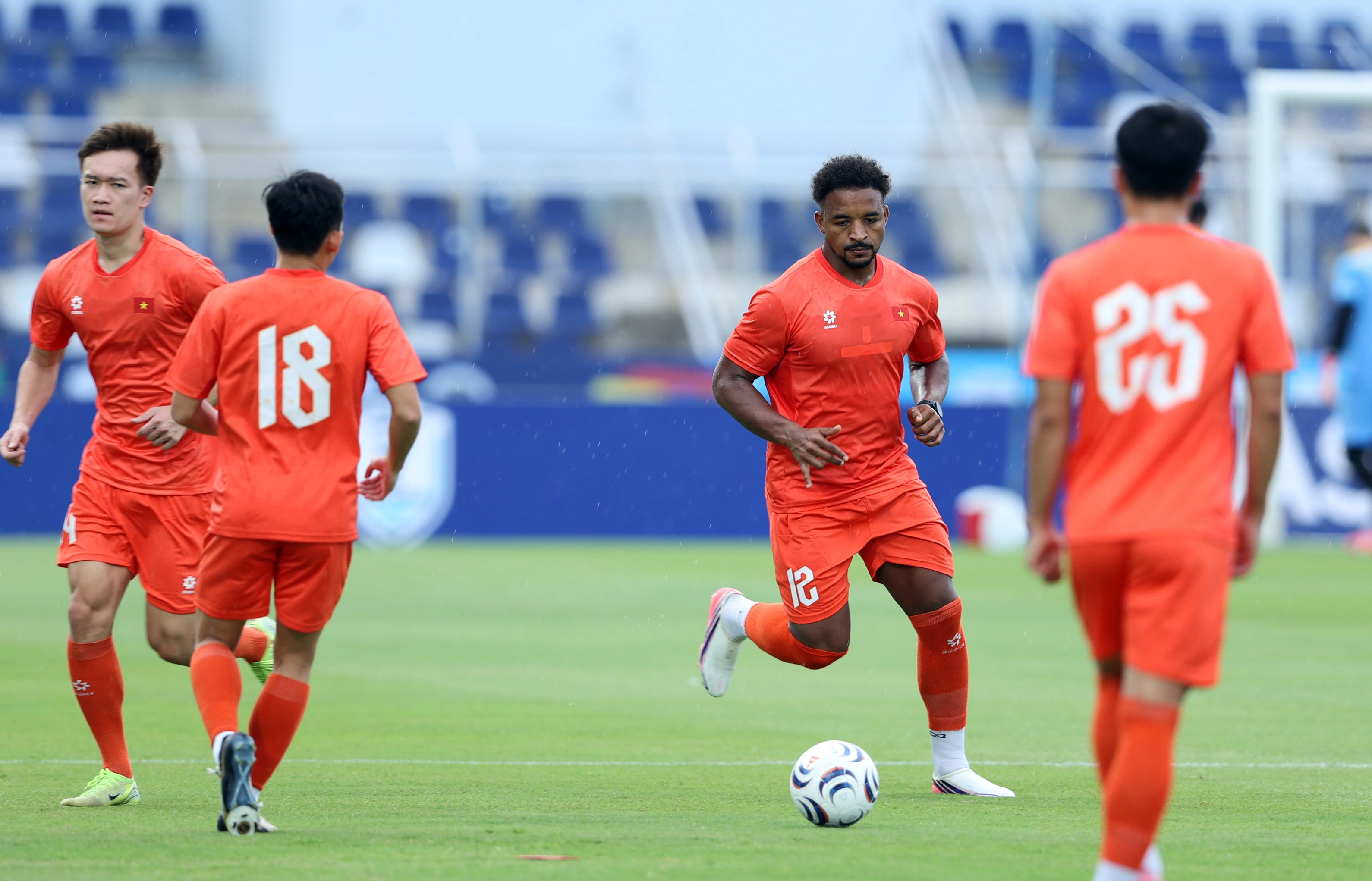Vietnam national team holds final practice before ASEAN Cup opener