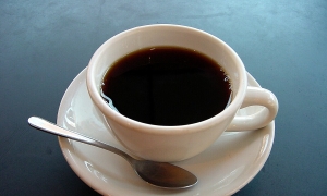 Is drinking coffee on an empty stomach safe?
