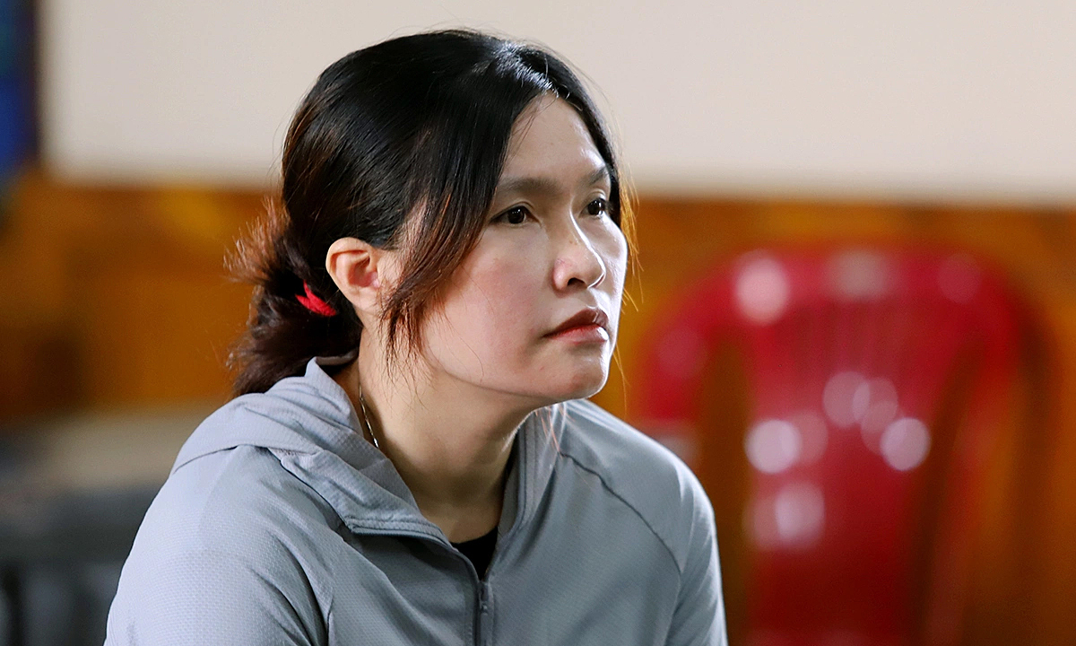 Continues to defraud many people while her 10-year prison sentence was postponed