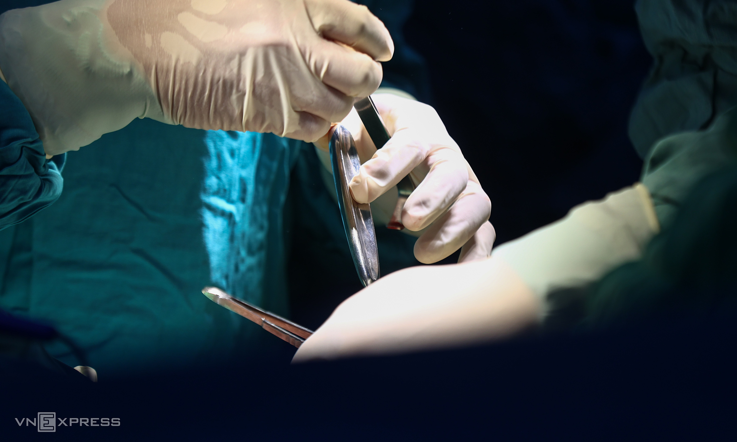 Five-year-old girl impaled by rice bowl shard in neck