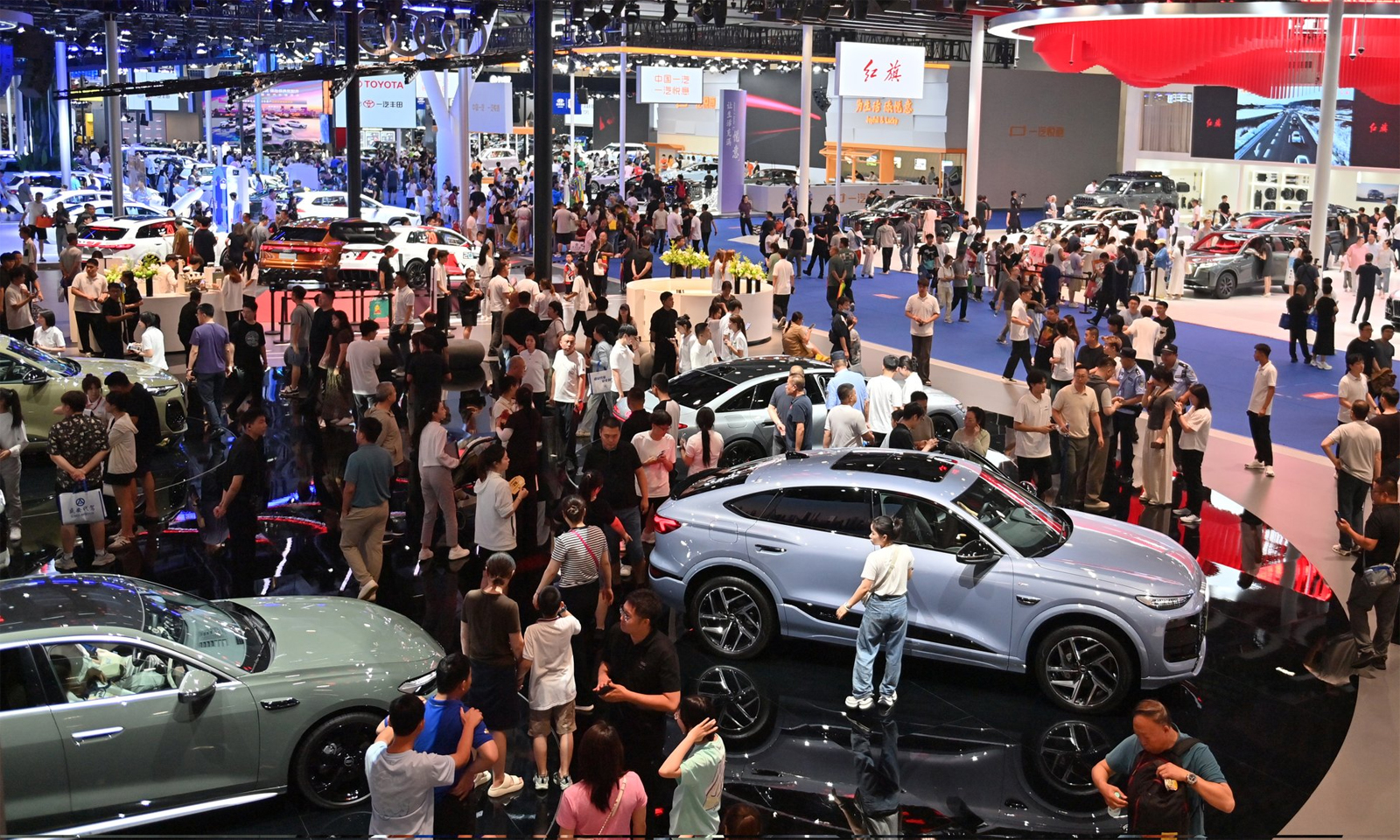 China's car sales plunge amid rising gasoline prices
