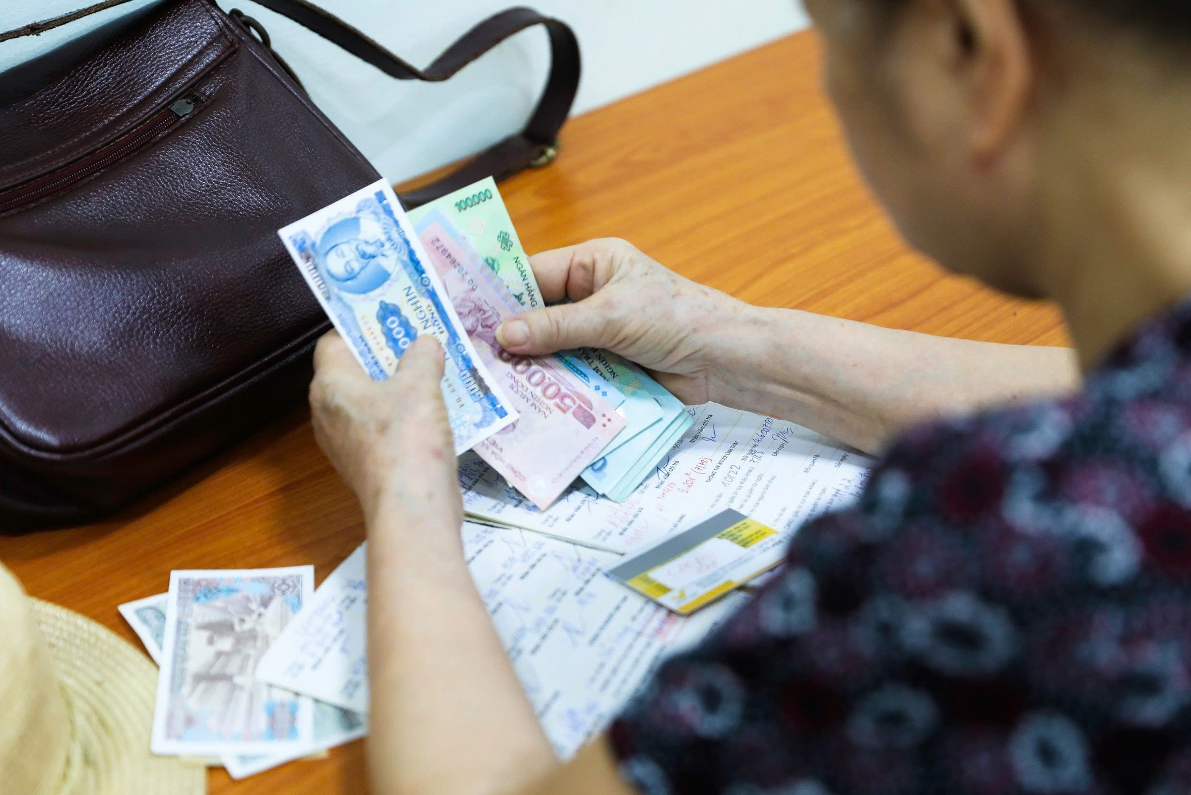 Two options to adjust the social retirement benefit age