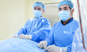 Vietnamese expatriate returns home for liver hemangioma surgery