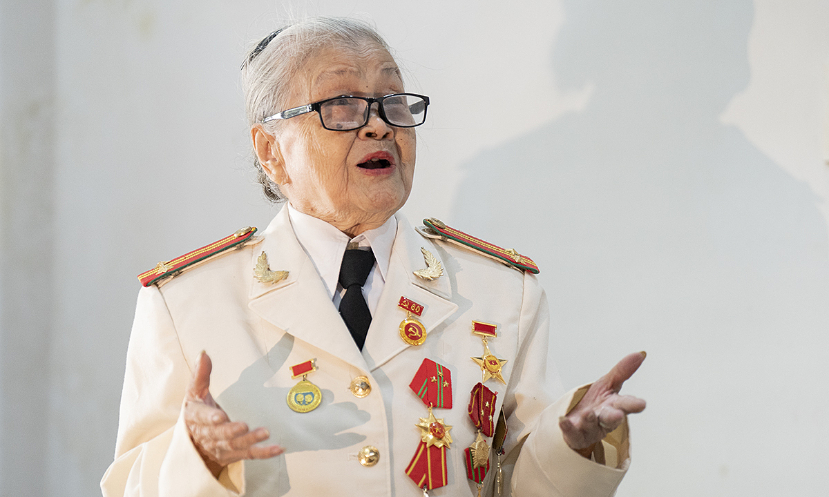 A heroic female intelligence agent's love story born in prison