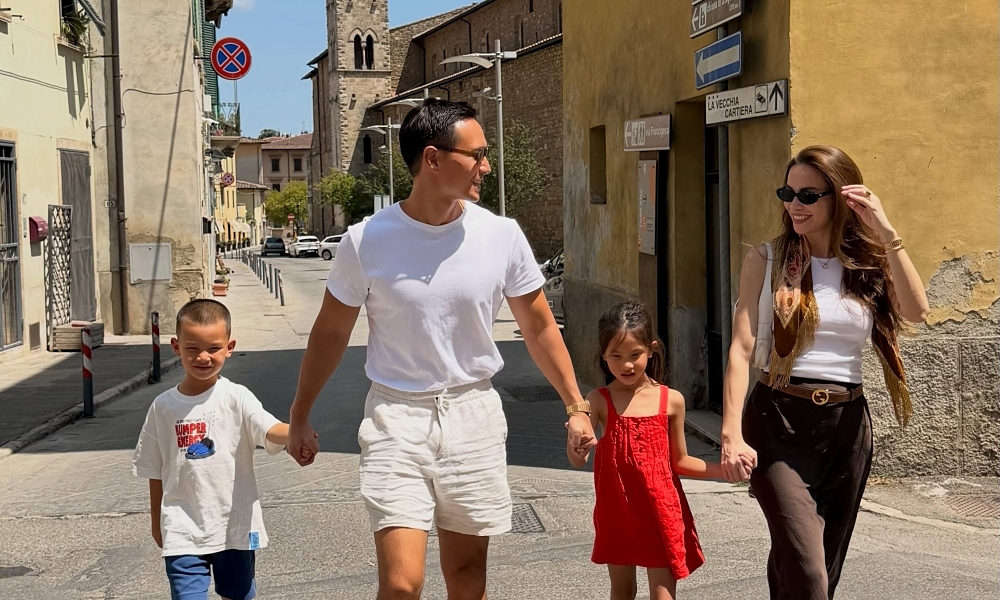 Ho Ngoc Ha, Kim Ly travel Europe
