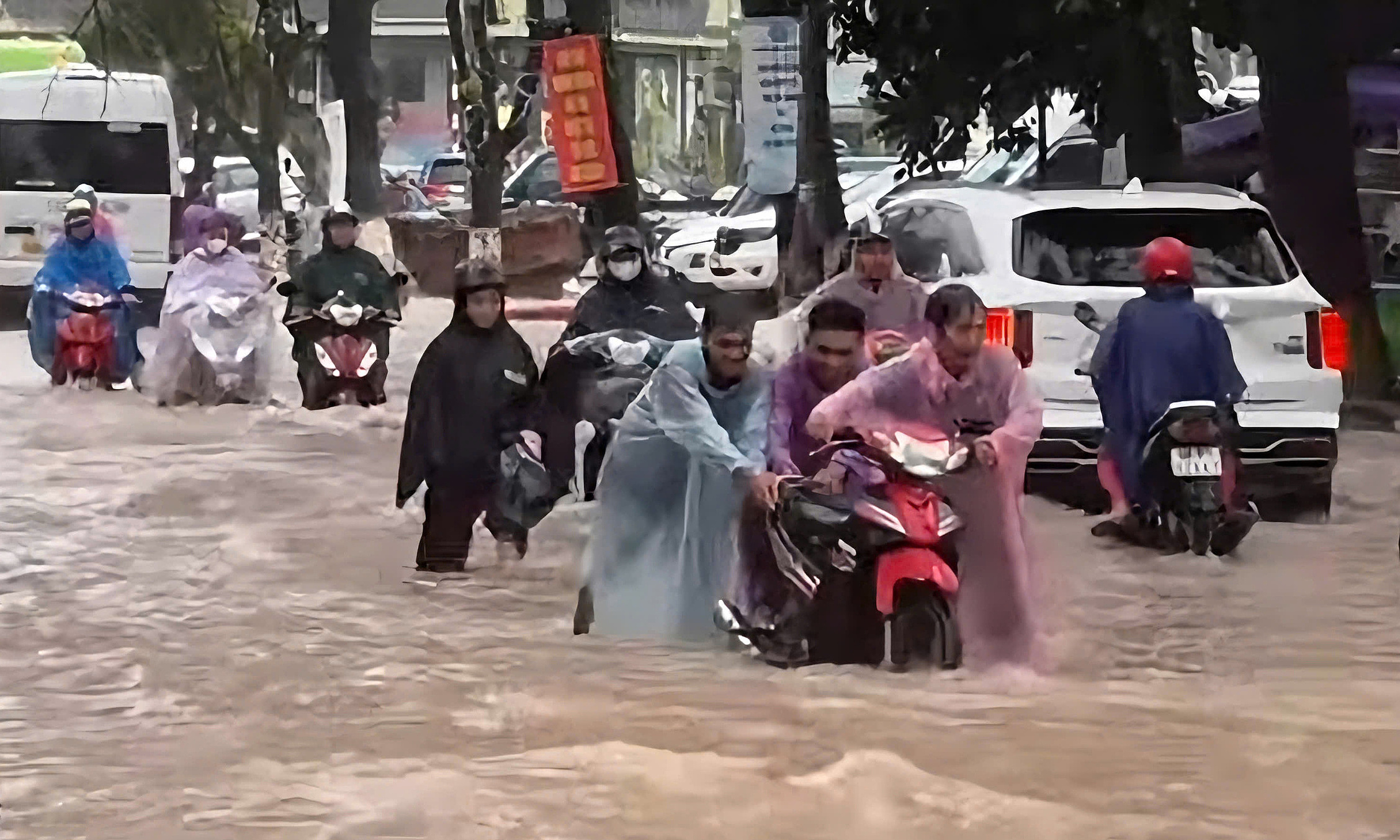 Phu Quoc deeply flooded after heavy rain
