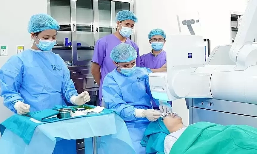 Why you should not rub your eyes after refractive surgery