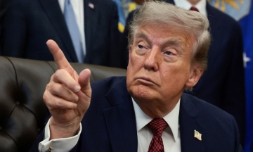 Trump warns Russia, China against aiding Iran