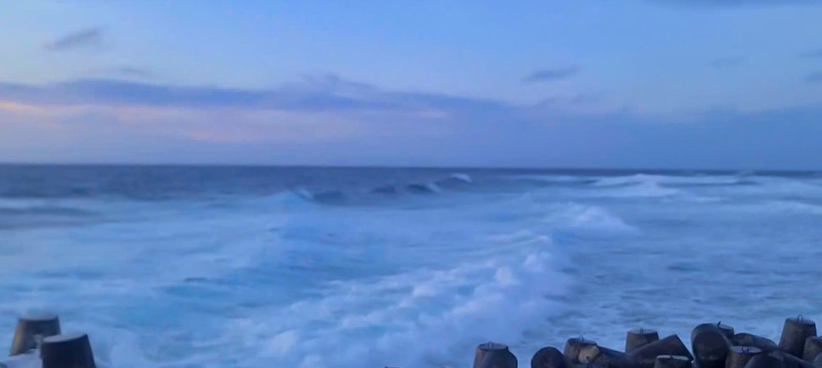 Ship sinks in Truong Sa, three missing