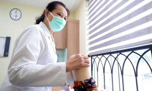 Should older adults undergo ligament reconstruction surgery?