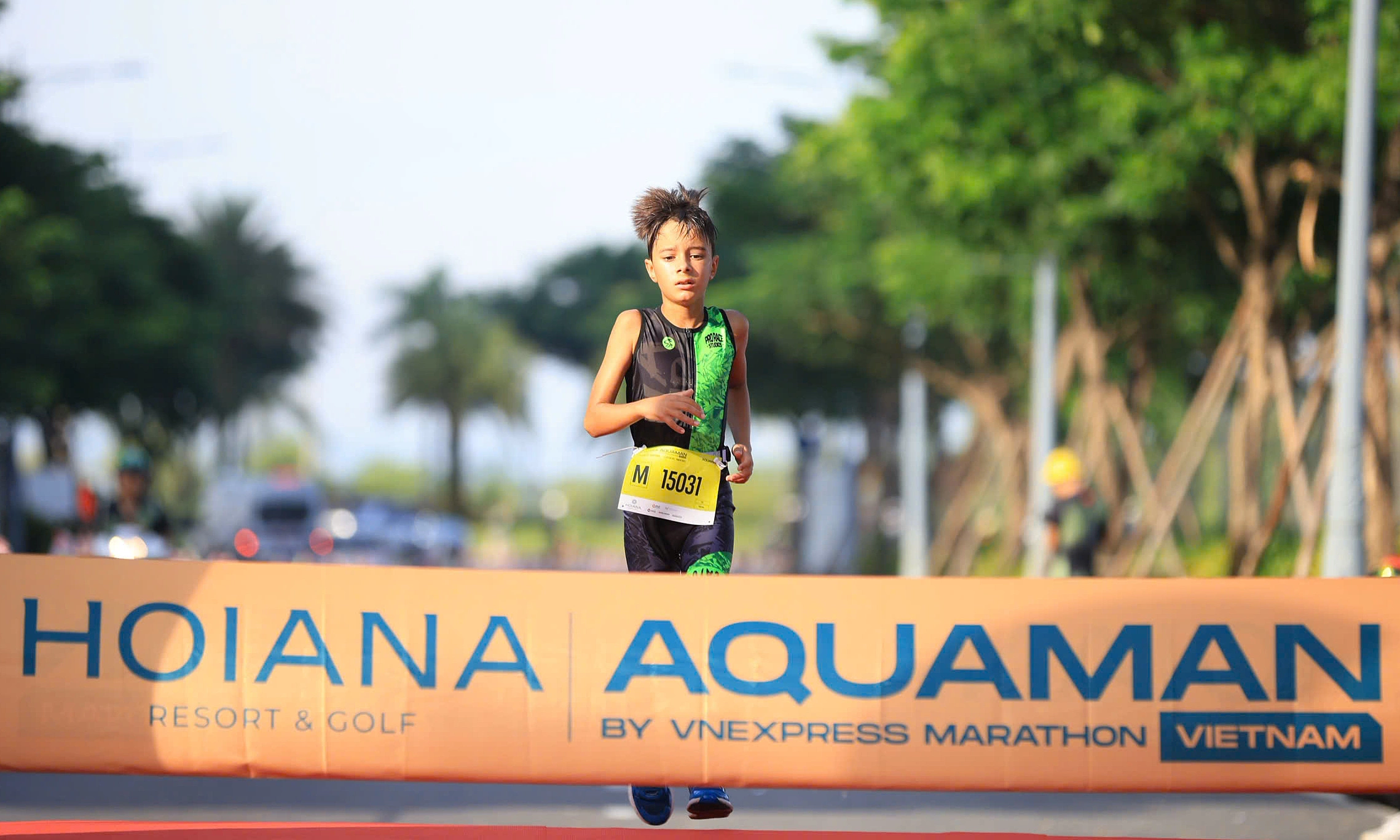 Russian tourist family brings two sons to Hoi An for aquathlon competition