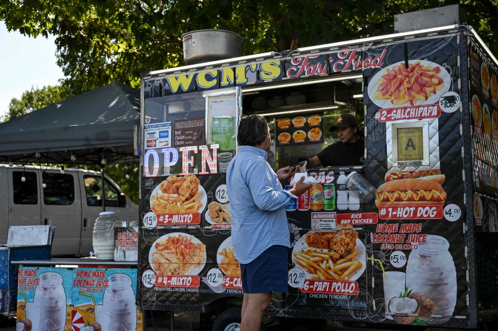 Battery-powered street vending carts in New York