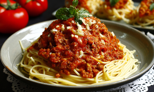 Elevate your tomato sauce: the secret to a 10-times better flavor through slow cooking