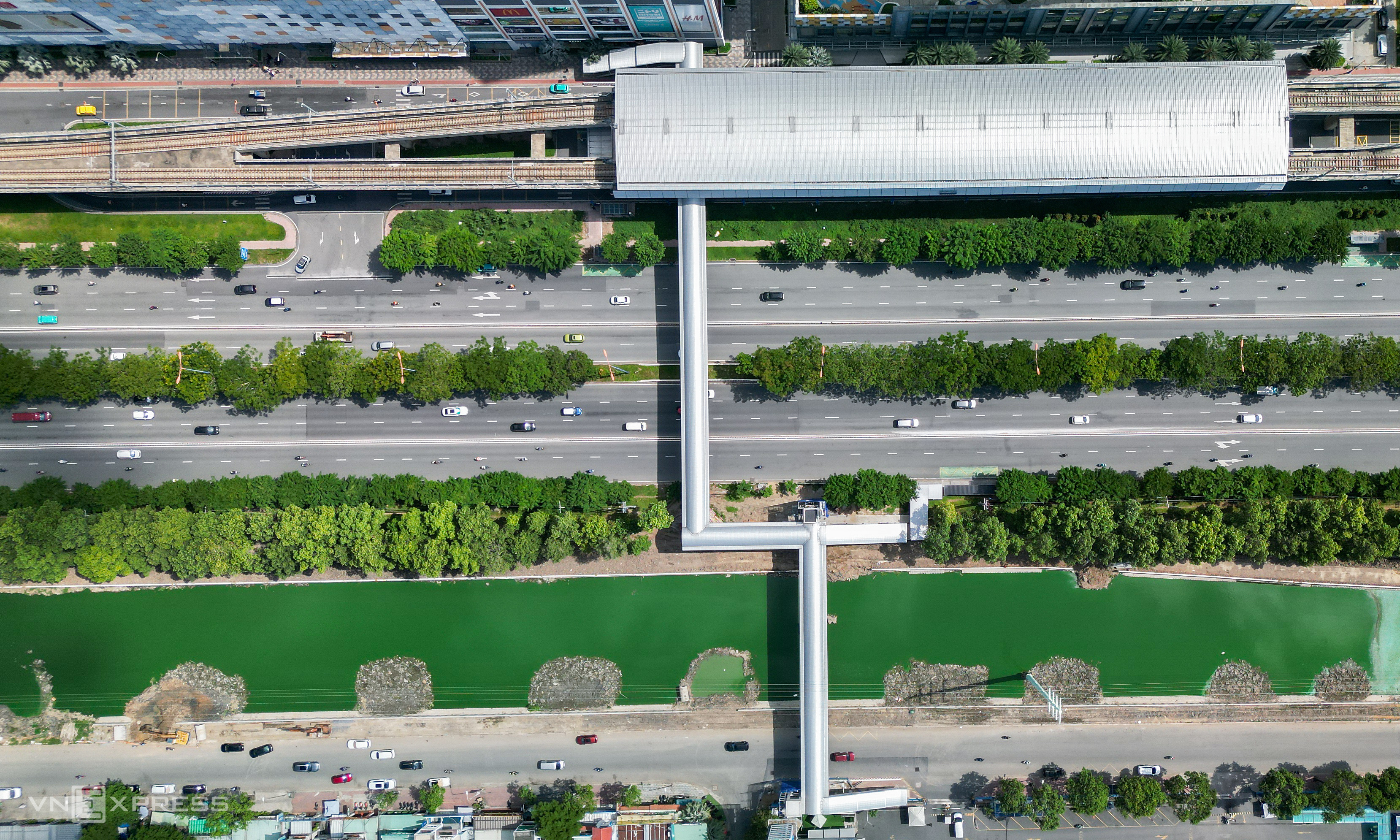 Polluted canal next to metro line 'revives' after renovation