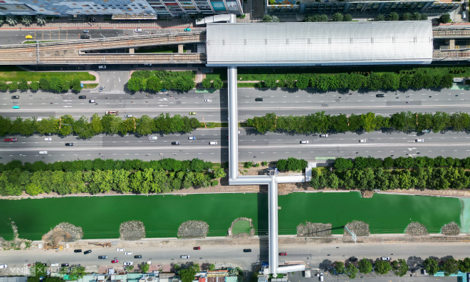 Polluted canal next to metro line 'revives' after renovation