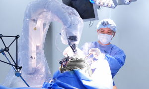 Robot performs knee replacement surgery for patient
