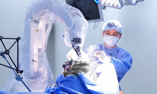 Robot performs knee replacement surgery for patient