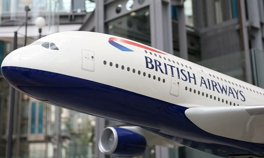 Pilots suspected of food poisoning mid-flight