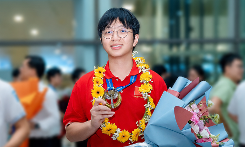 Double top-scorer secures 'double' international chemistry olympiad gold medals