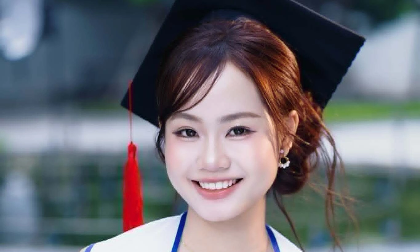 From second-hand seller to perfect-score valedictorian