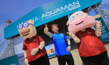DNSE's Bull and Bear mascots, with 1,500 athletes, energize Hoiana Aquaman
