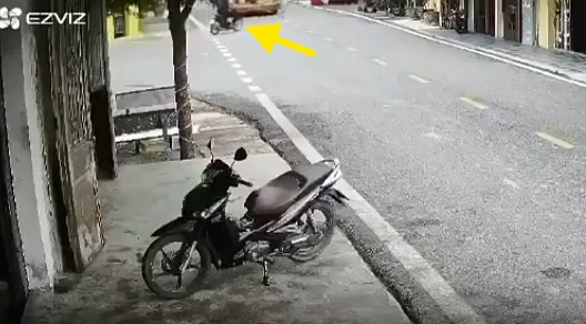 Young man crashes motorbike into bus at intersection