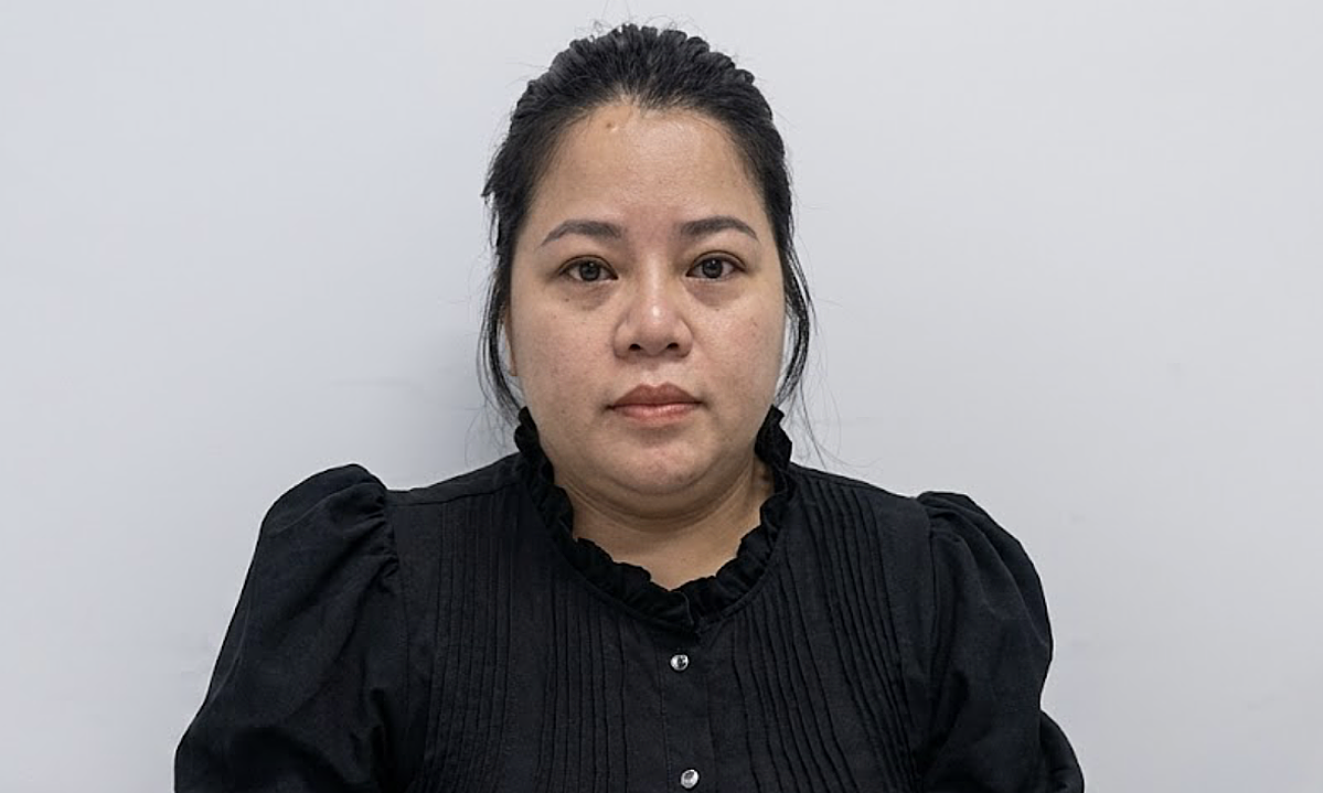 Woman accused of cycling funds through another's account to defraud 10 billion dong