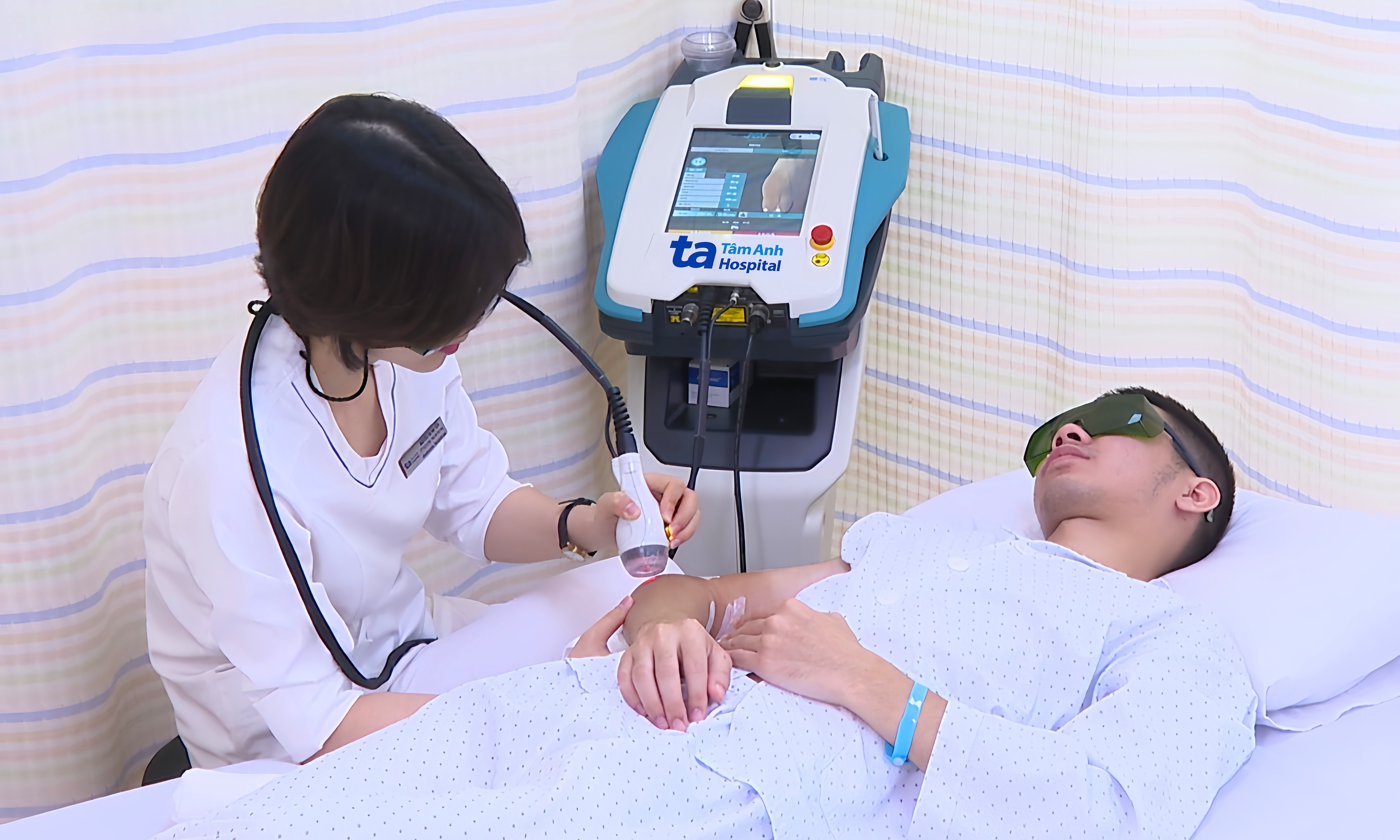 Surgery corrects 16-year-old crooked elbow