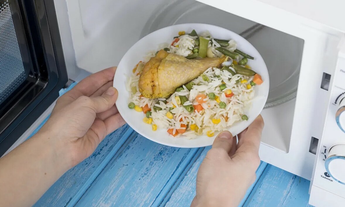 Experts warn against common microwave habits that can lead to illness